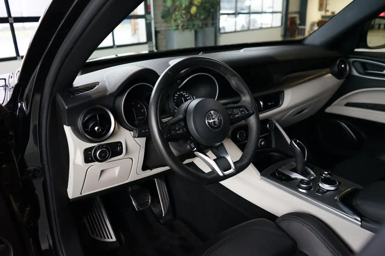 Alfa Romeo Stelvio 2021 — фото 18