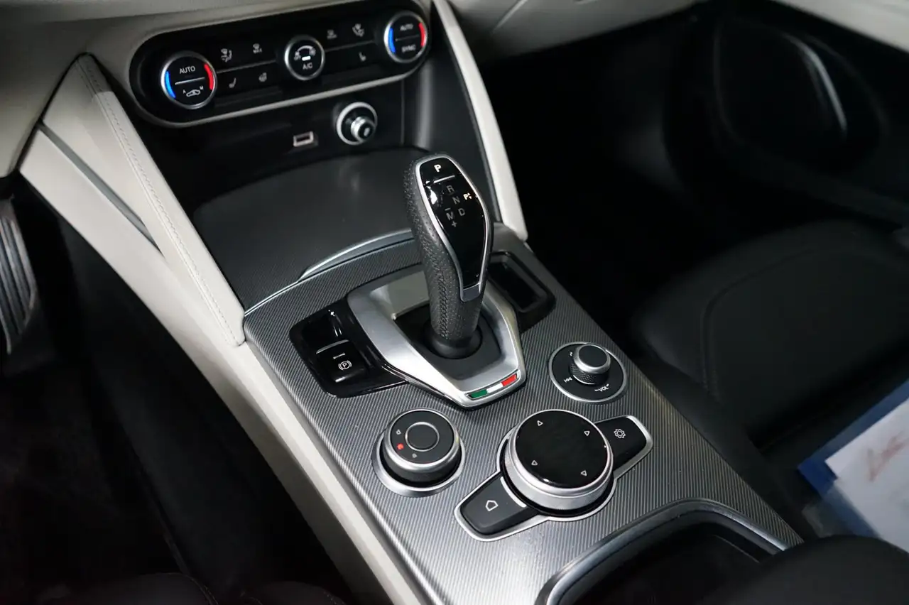 Alfa Romeo Stelvio 2021 — фото 9