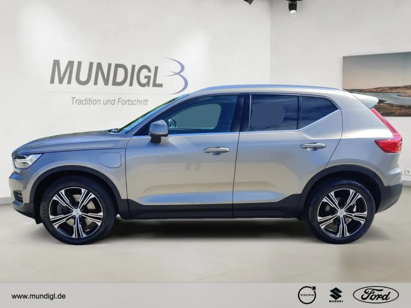 Volvo XC40 Inscription Recharge Plug-In Hybrid 2WD T5 Twin En Grau - 2