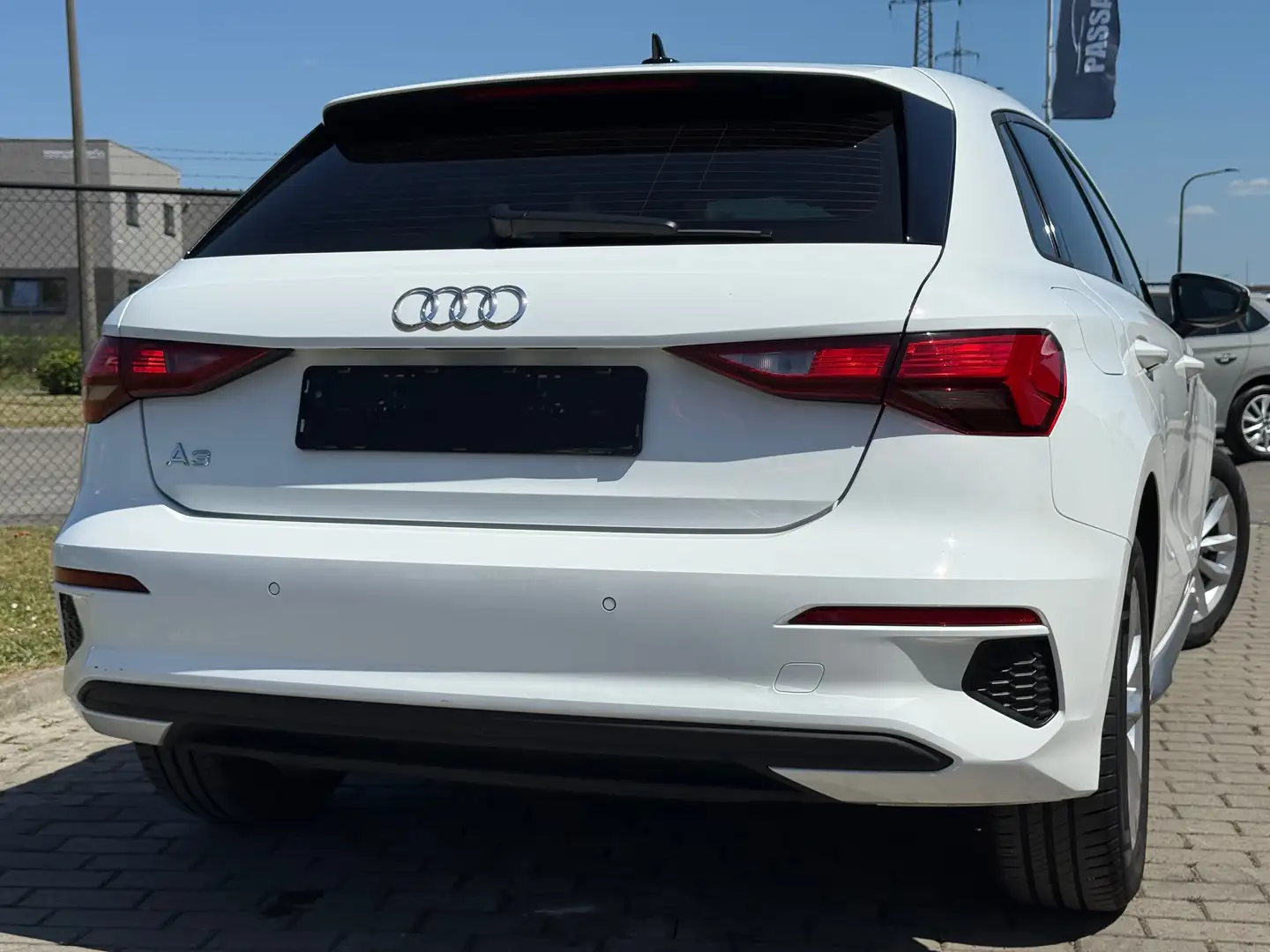 Audi A3 SPORTBACK 35 TFSI 150CH S-TRONIC Blanc - 2