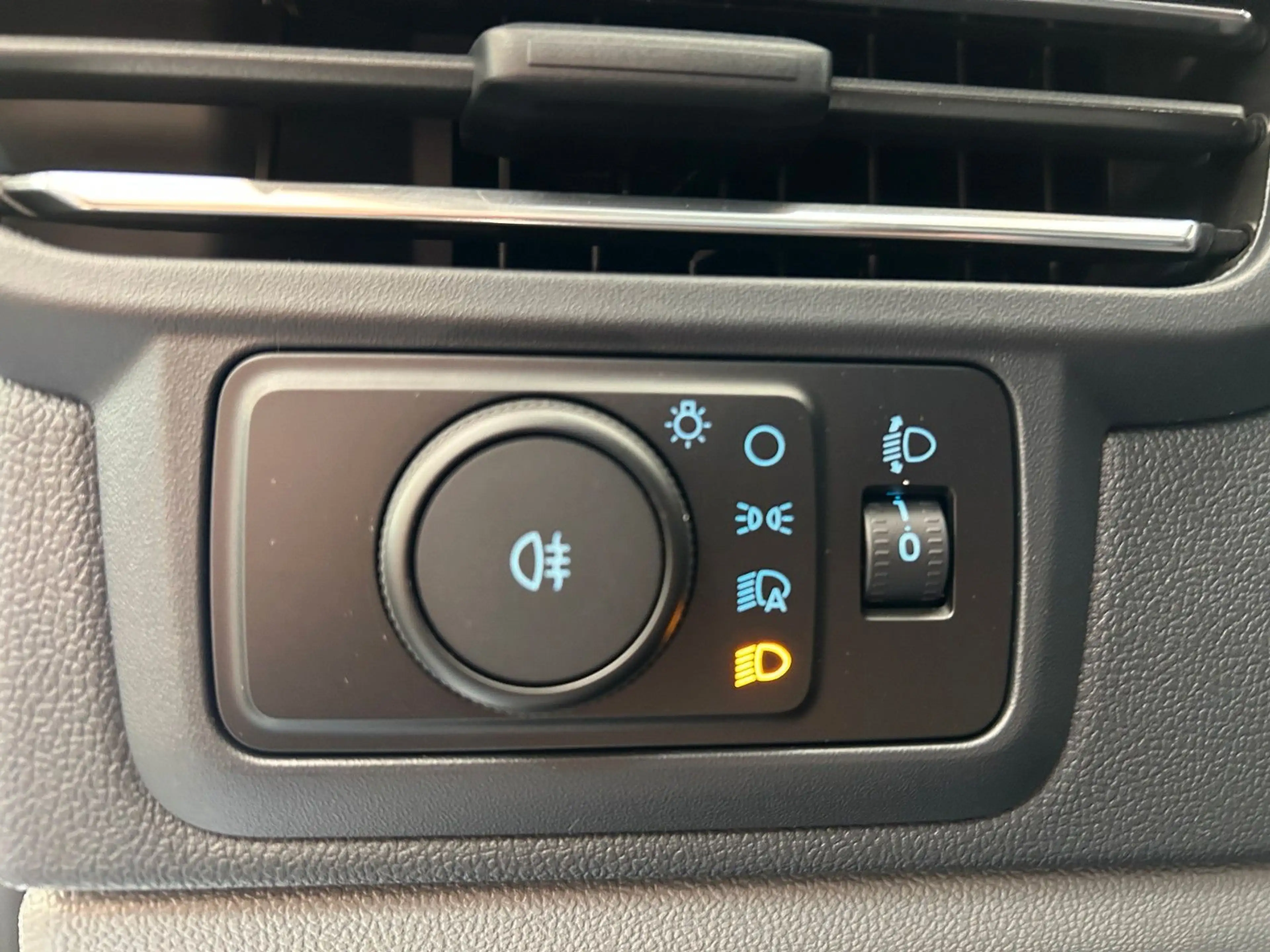 Ford Transit Custom 2,0l Doppelkabine L2 6 Sitze — photo 12