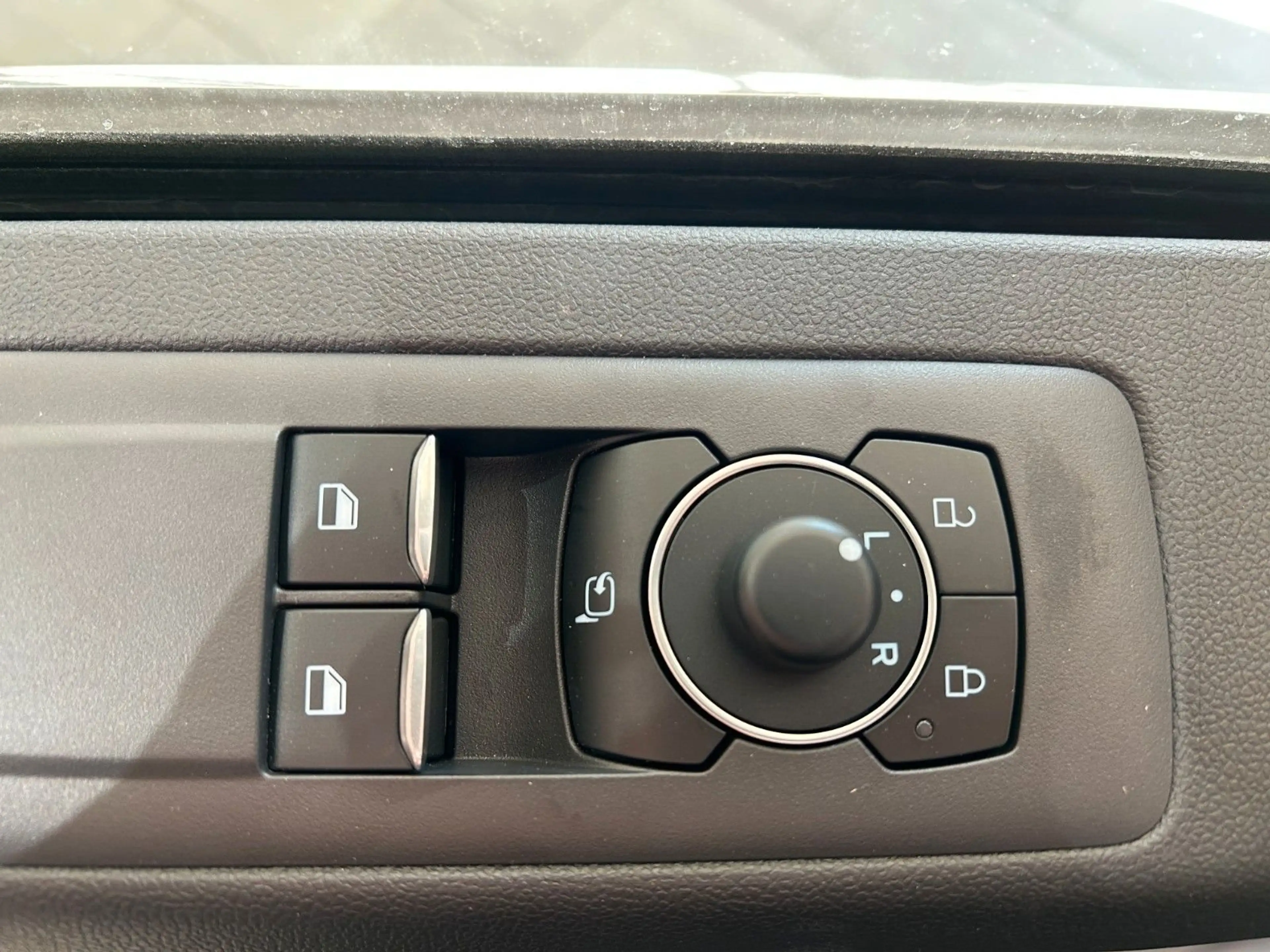 Ford Transit Custom 2,0l Doppelkabine L2 6 Sitze — photo 11