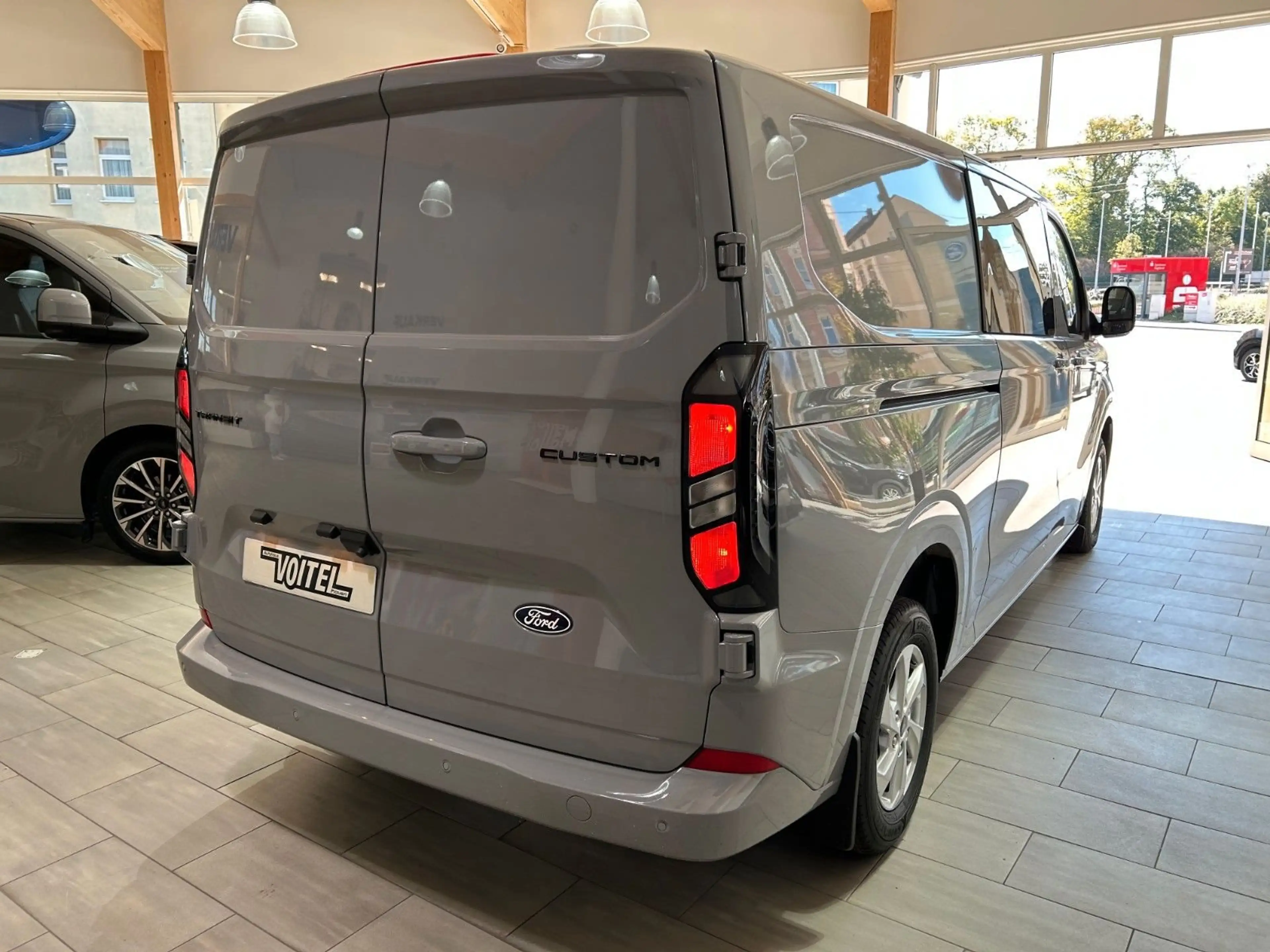 Ford Transit Custom 2,0l Doppelkabine L2 6 Sitze — photo 6