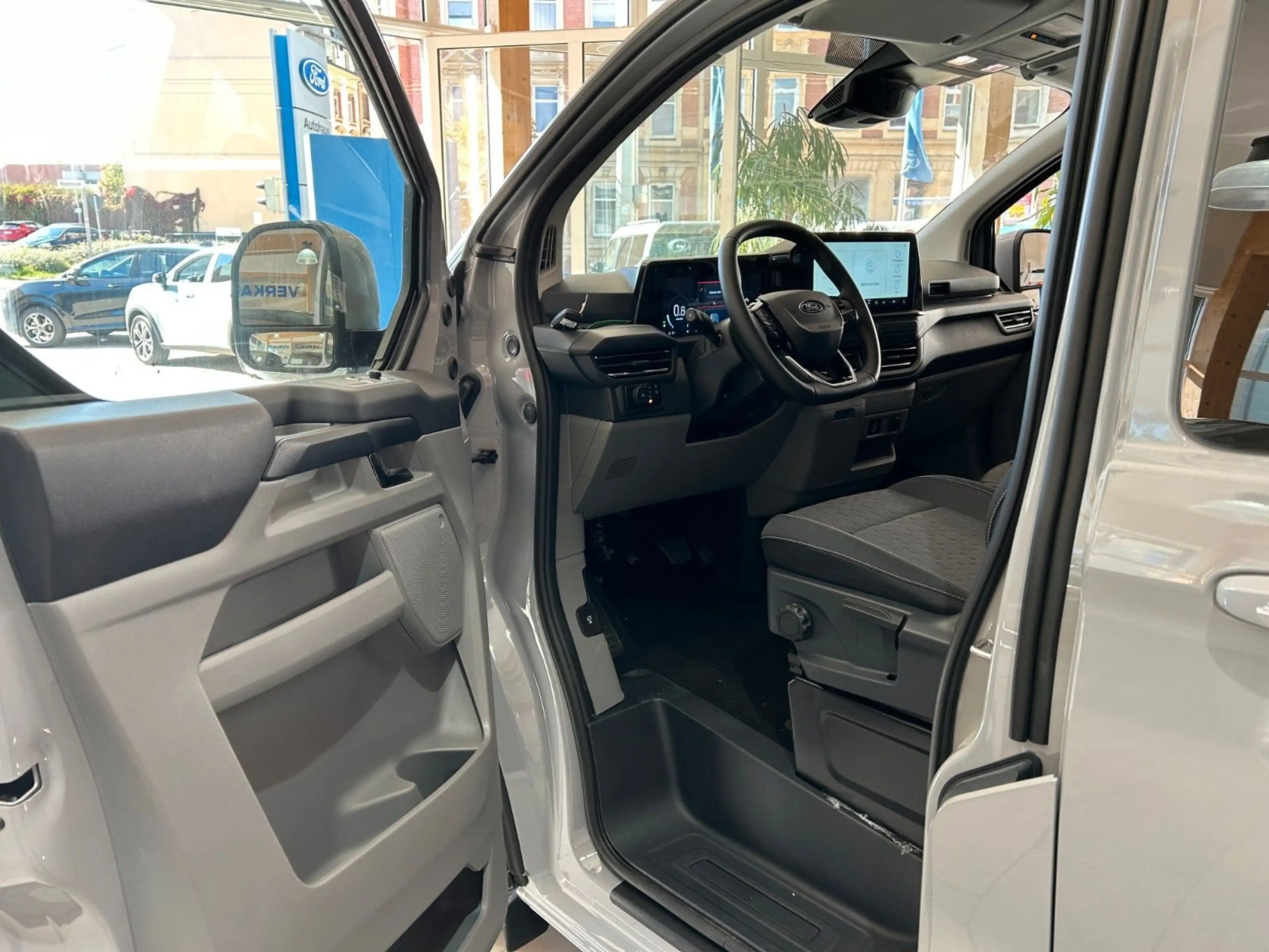 Ford Transit Custom 2,0l Doppelkabine L2 6 Sitze — photo 10