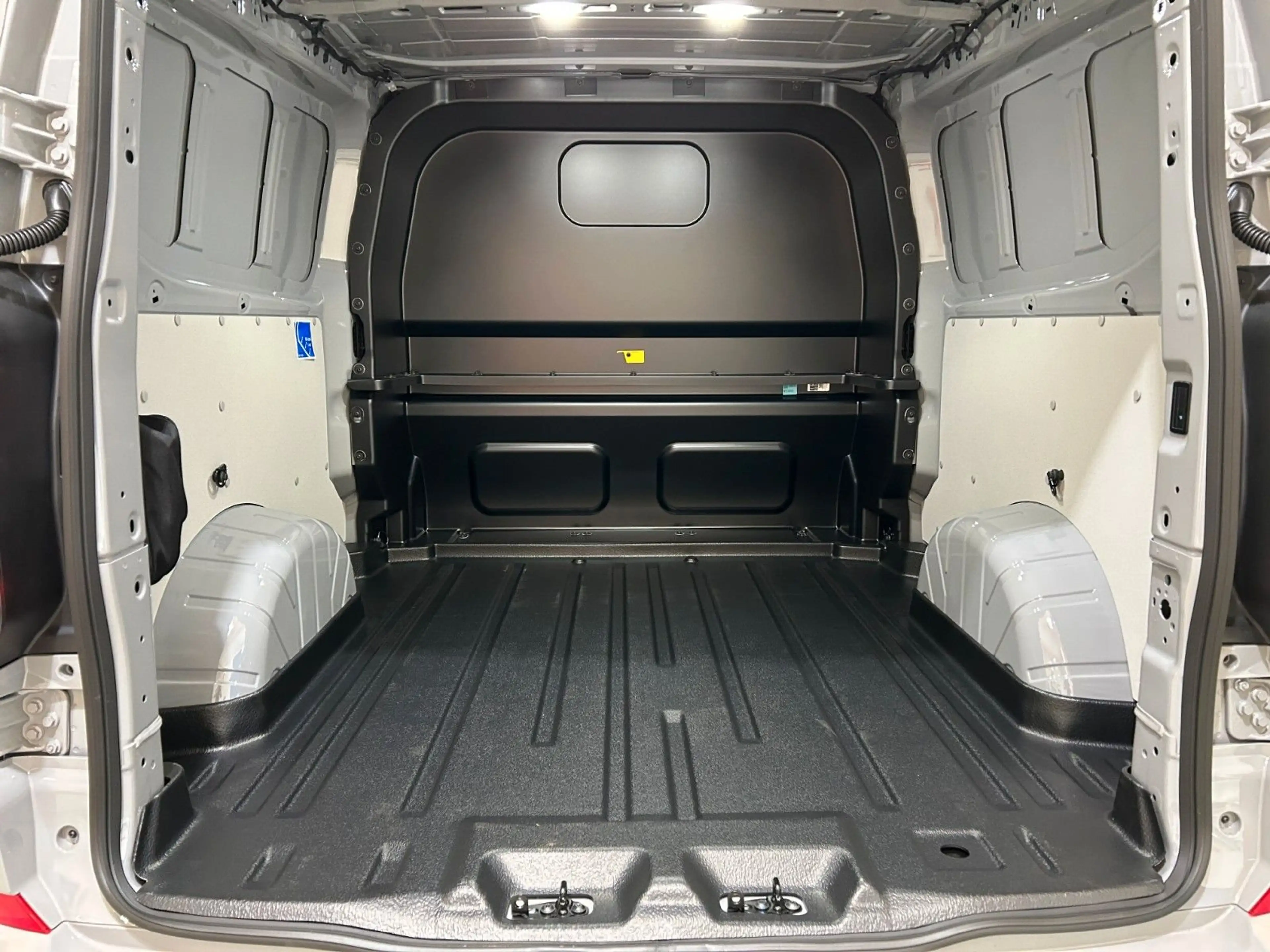 Ford Transit Custom 2,0l Doppelkabine L2 6 Sitze — photo 9