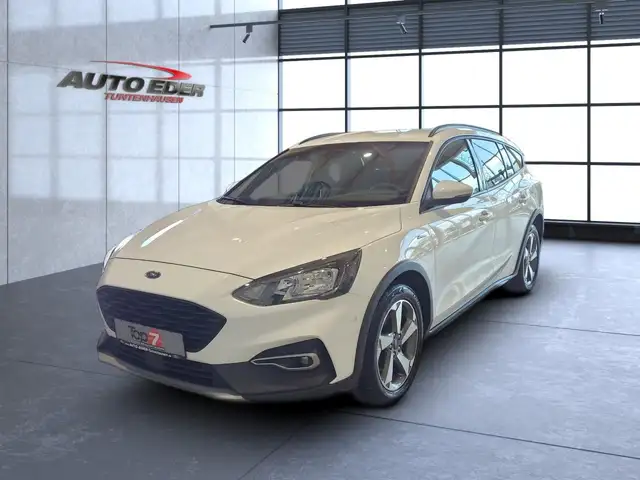 Ford Focus view 2