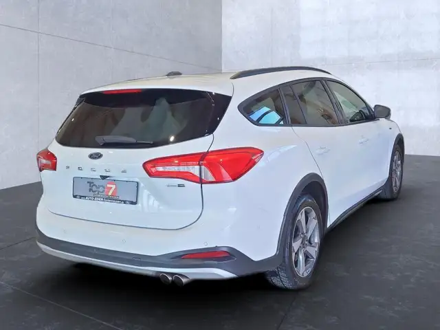 Ford Focus view 5