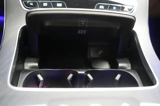 Mercedes-Benz E view 23