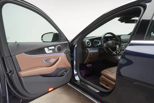 Mercedes-Benz E view 12