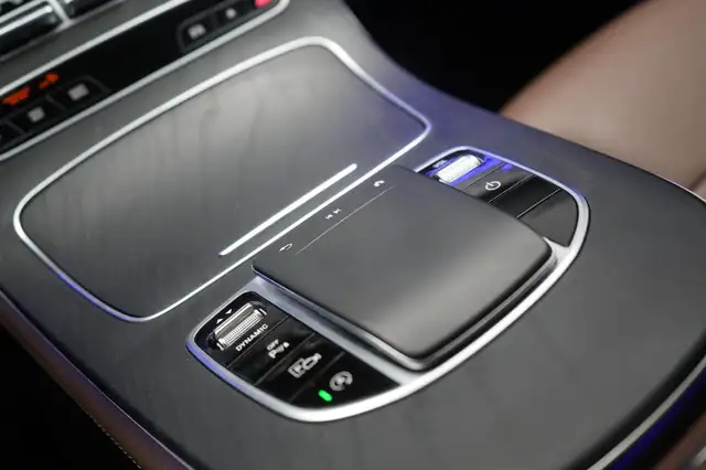 Mercedes-Benz E view 21