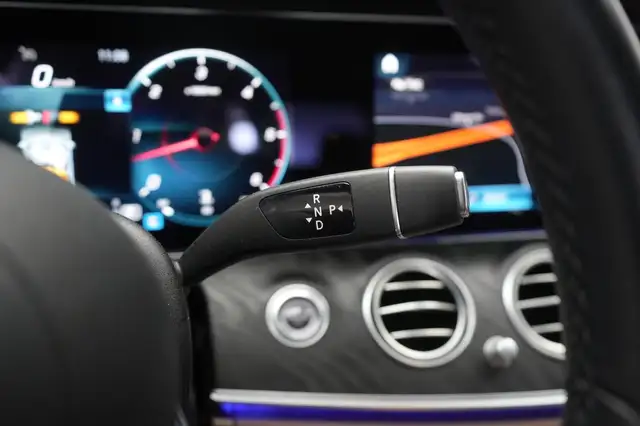 Mercedes-Benz E view 29