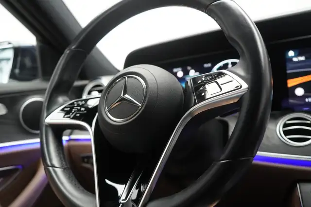 Mercedes-Benz E view 28