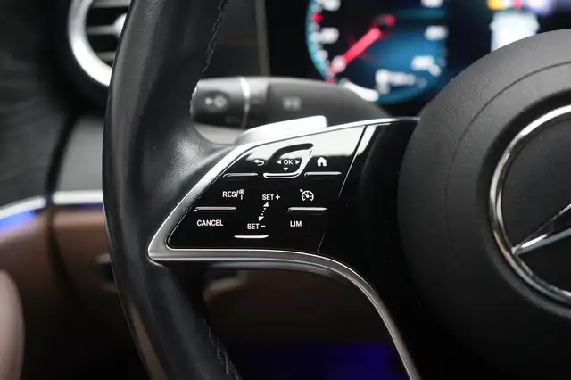Mercedes-Benz E view 26
