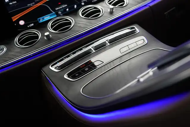 Mercedes-Benz E view 22