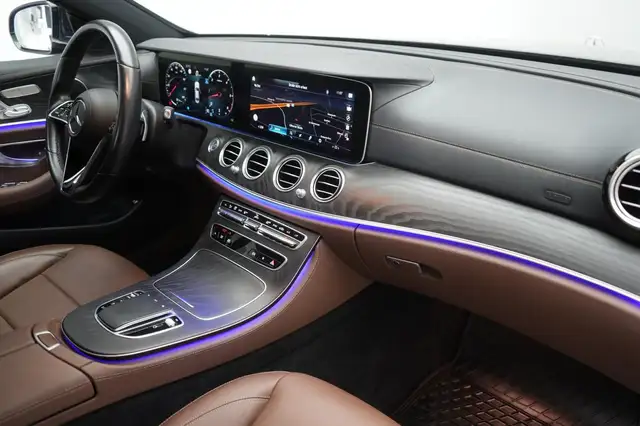 Mercedes-Benz E view 8