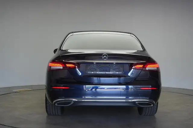 Mercedes-Benz E view 5
