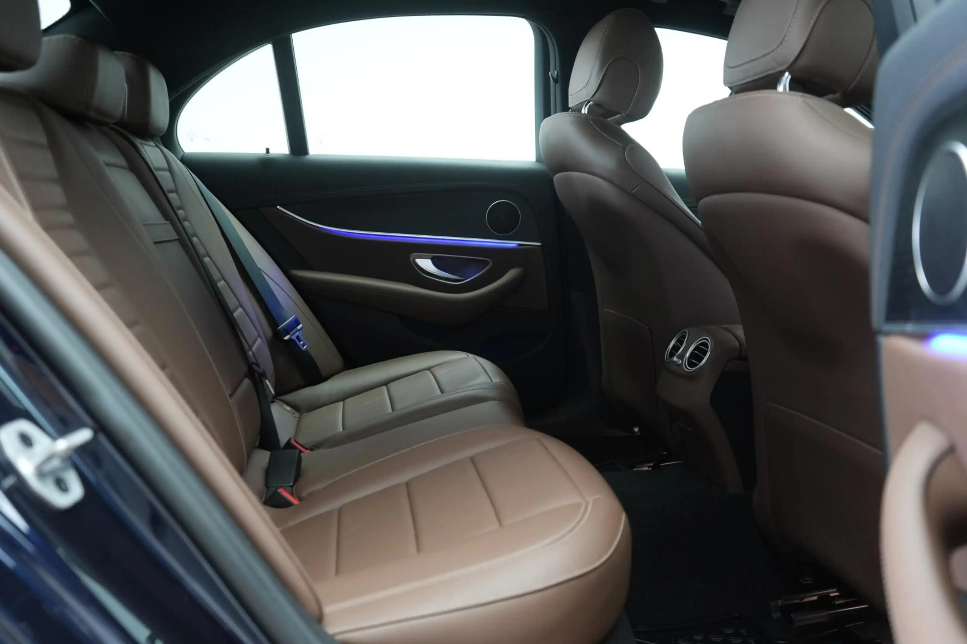 Mercedes-Benz E 400 d 4Matic 9G-Tronic Leder/Temp/Carplay/AHK/ — photo 9
