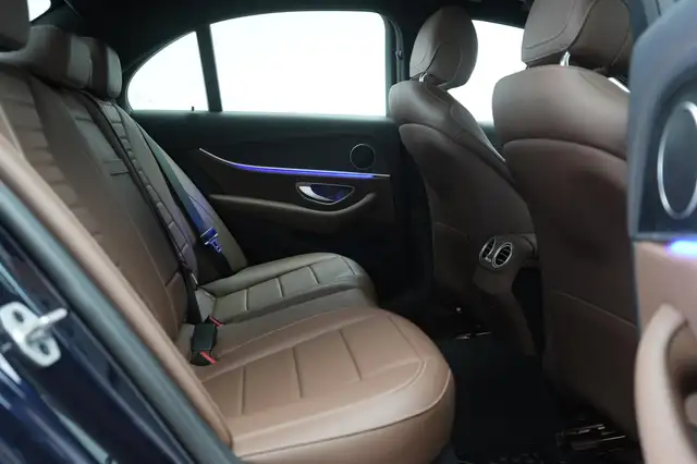 Mercedes-Benz E view 9