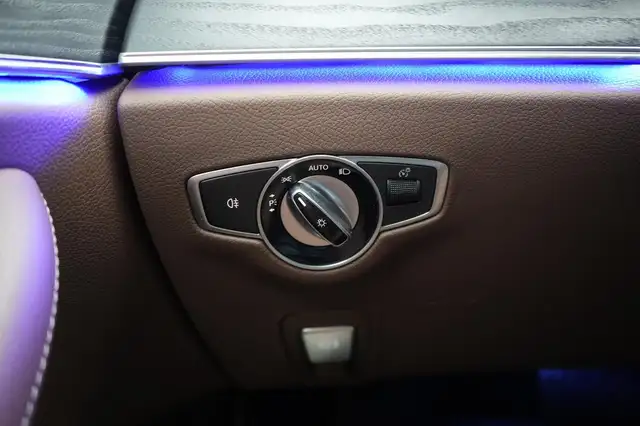 Mercedes-Benz E view 25