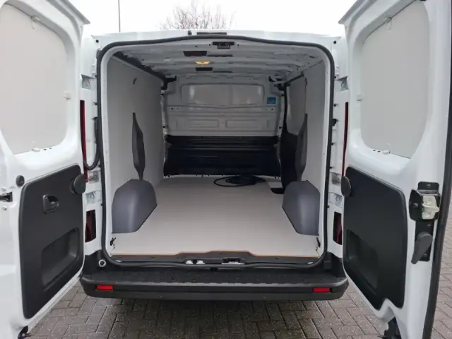 Renault Trafic view 11