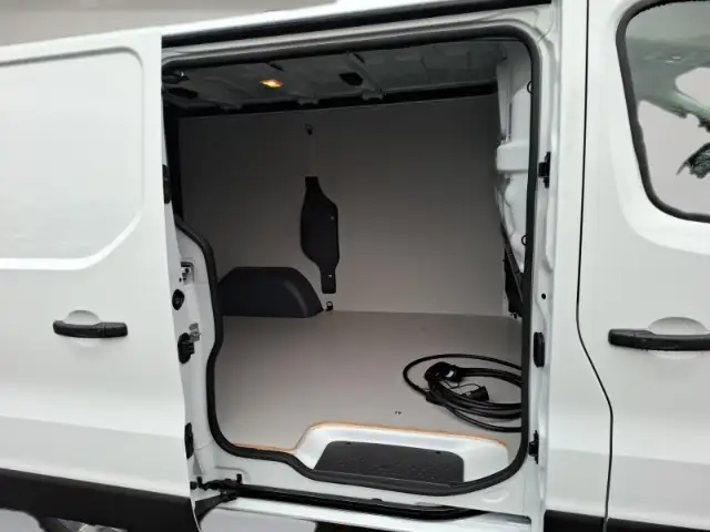 Renault Trafic view 12