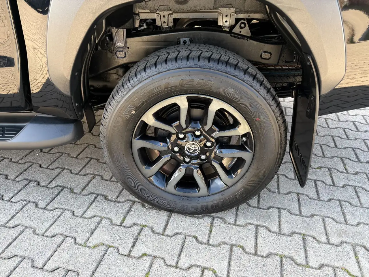 Toyota Hilux 2.8 D-4D 4x4 Double Cab Invincible AHK. LED 15
