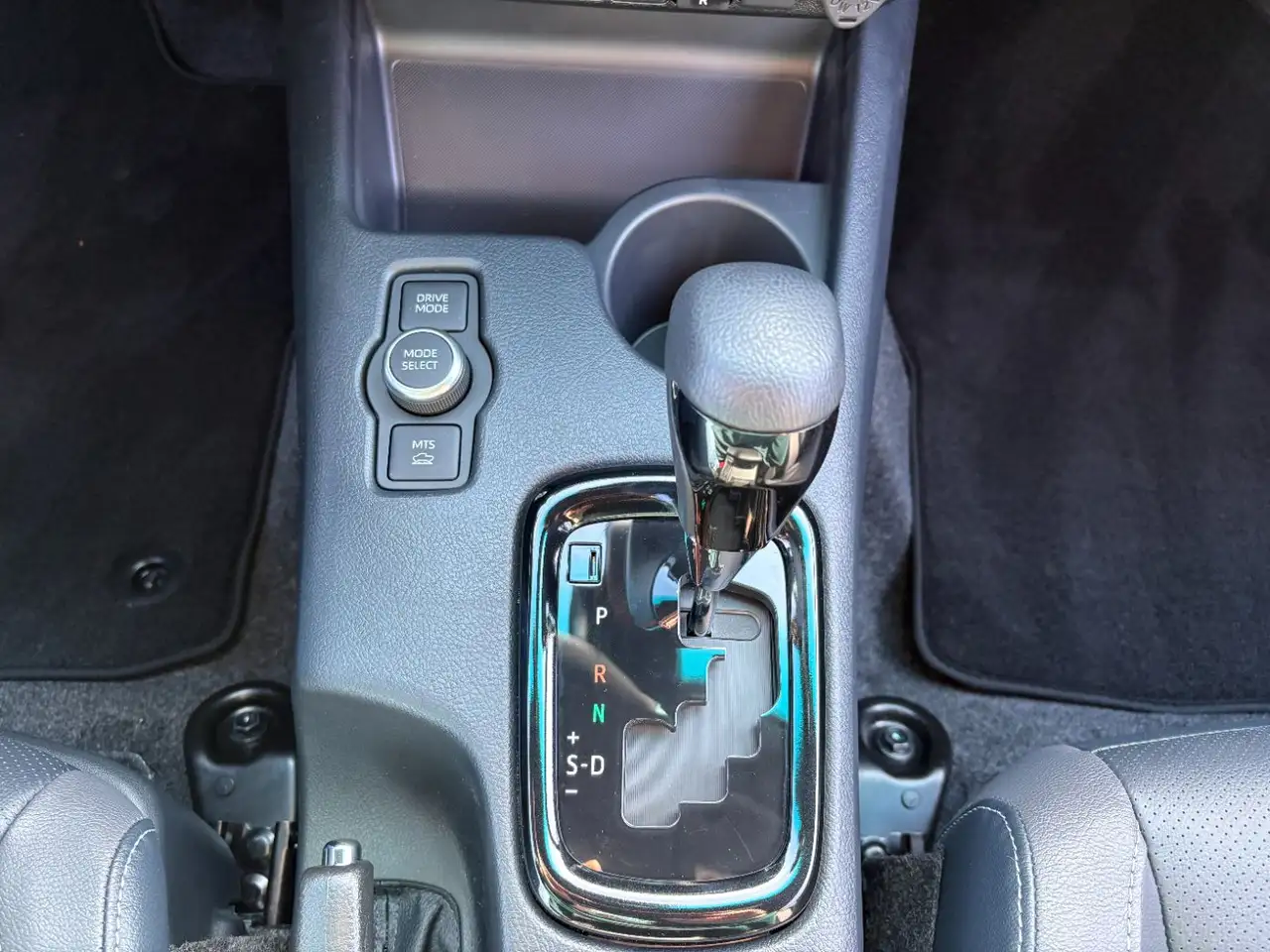 Toyota Hilux 2.8 D-4D 4x4 Double Cab Invincible AHK. LED 14