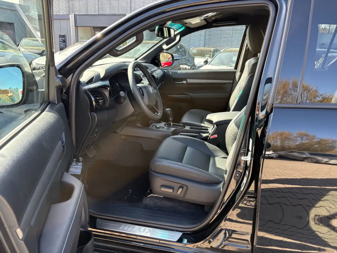 Toyota Hilux 2.8 D-4D 4x4 Double Cab Invincible AHK. LED 5