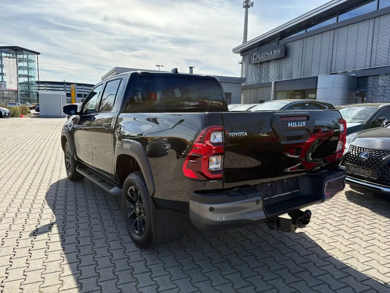 Toyota Hilux 2.8 D-4D 4x4 Double Cab Invincible AHK. LED 16