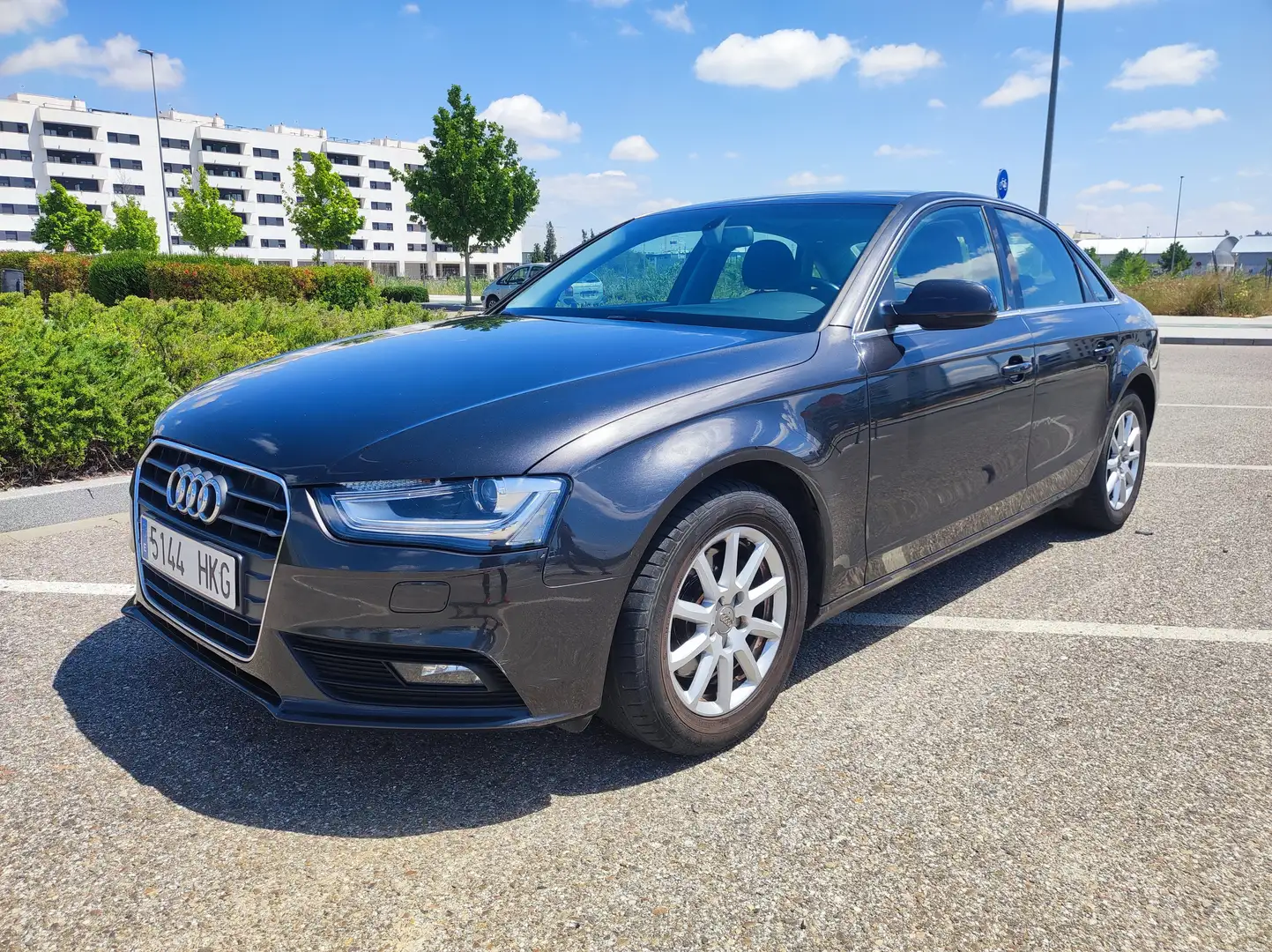 Audi A4 2.0 TDI 143 CV Gris - 2
