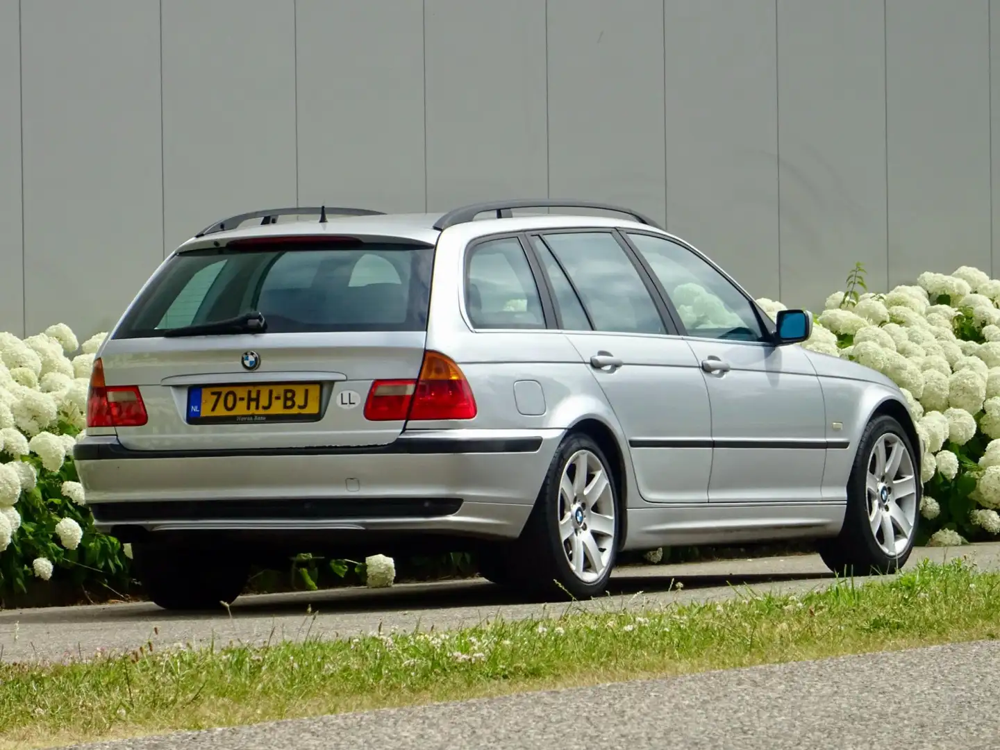 BMW 325 3-serie Touring 325i Executive M-Sport // NL // Ha Zilver - 2