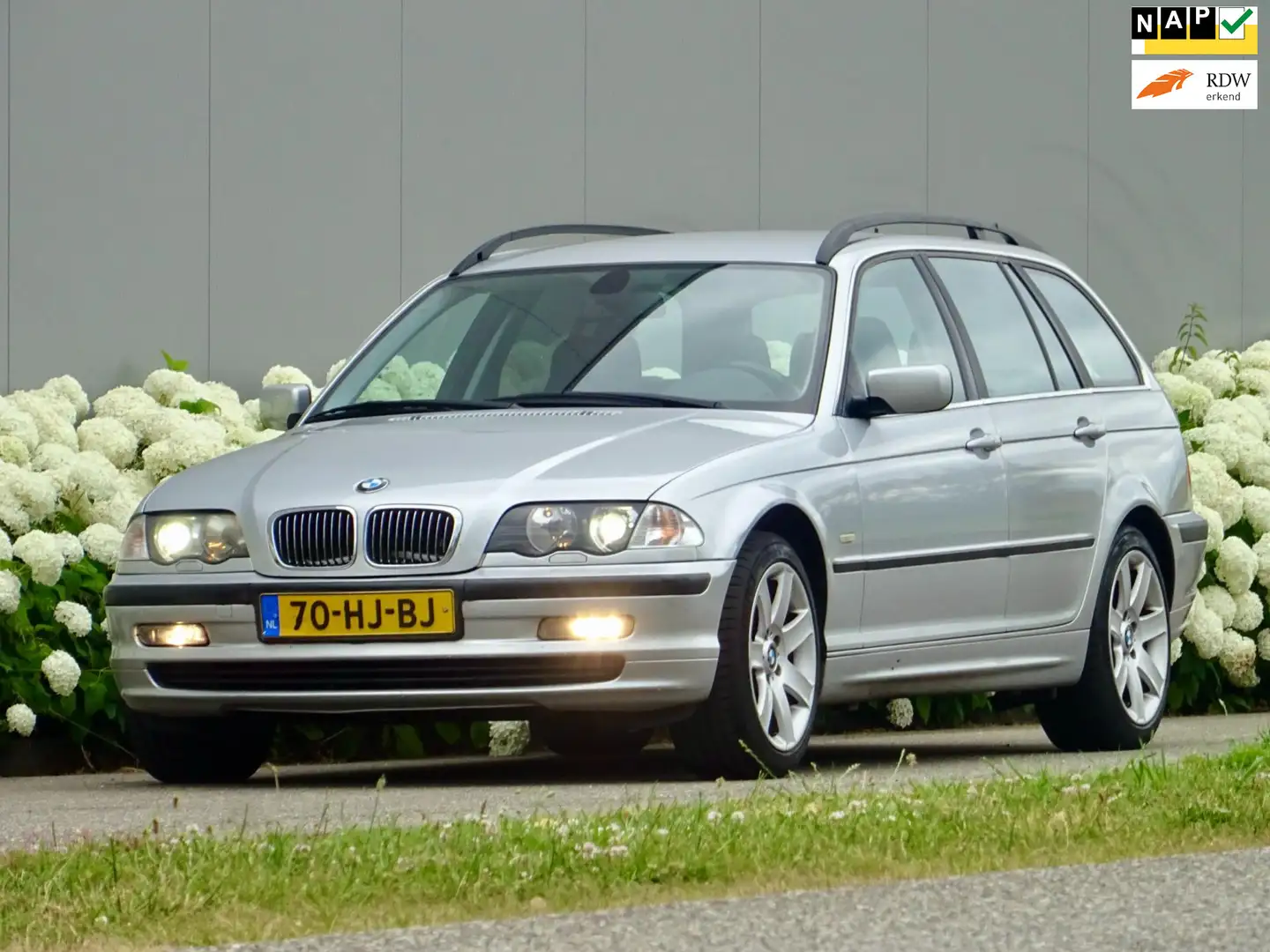 BMW 325 3-serie Touring 325i Executive M-Sport // NL // Ha Zilver - 1