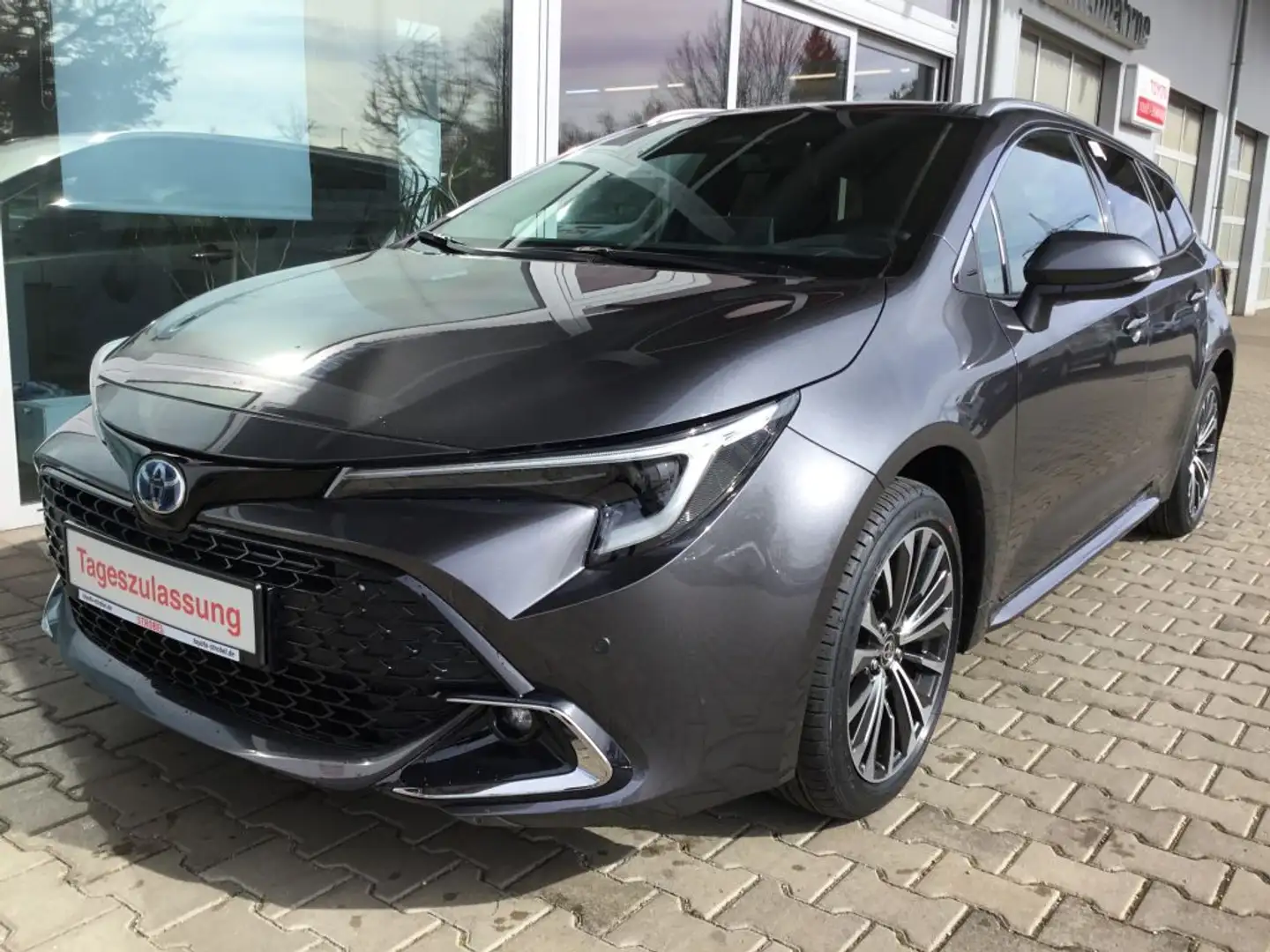 Toyota Corolla 1.8 Hybrid Touring Sports Team Deutschland Grau - 2