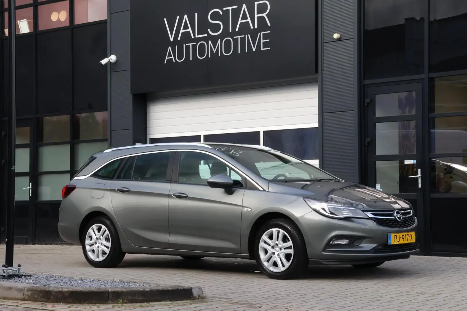 Opel Astra Sports Tourer 1.4 Innovation | Trekhaak | Apple Ca Grijs - 1