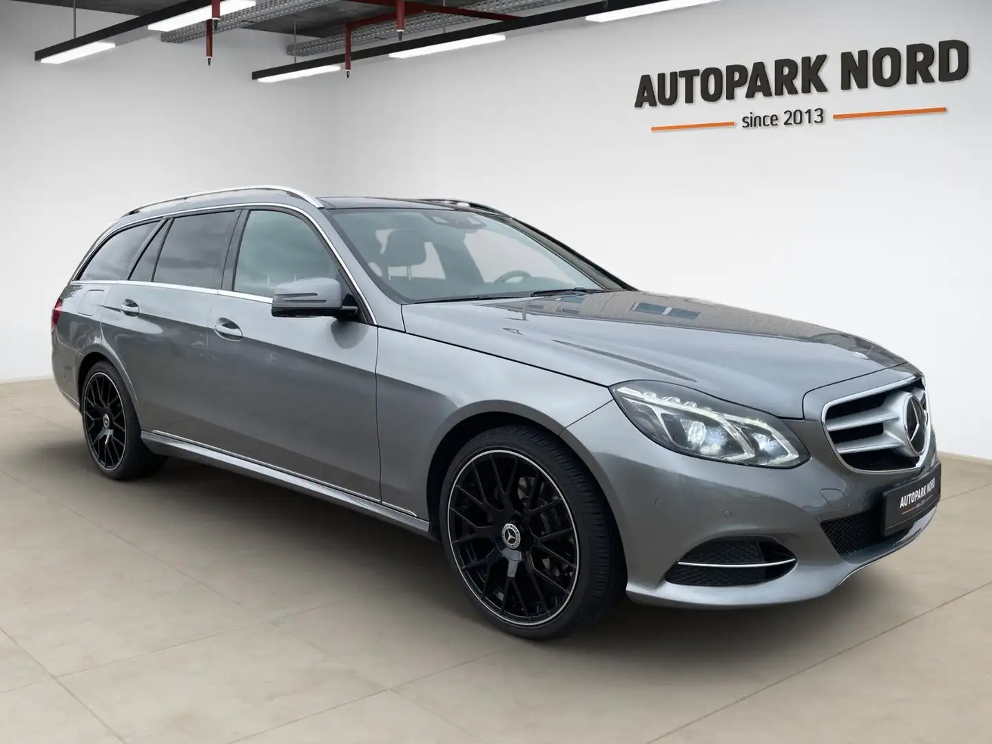 Mercedes-Benz E 350 AMG-LINE BlueTec 4Matic/1.Hand/LEDER/PANO Silver - 2