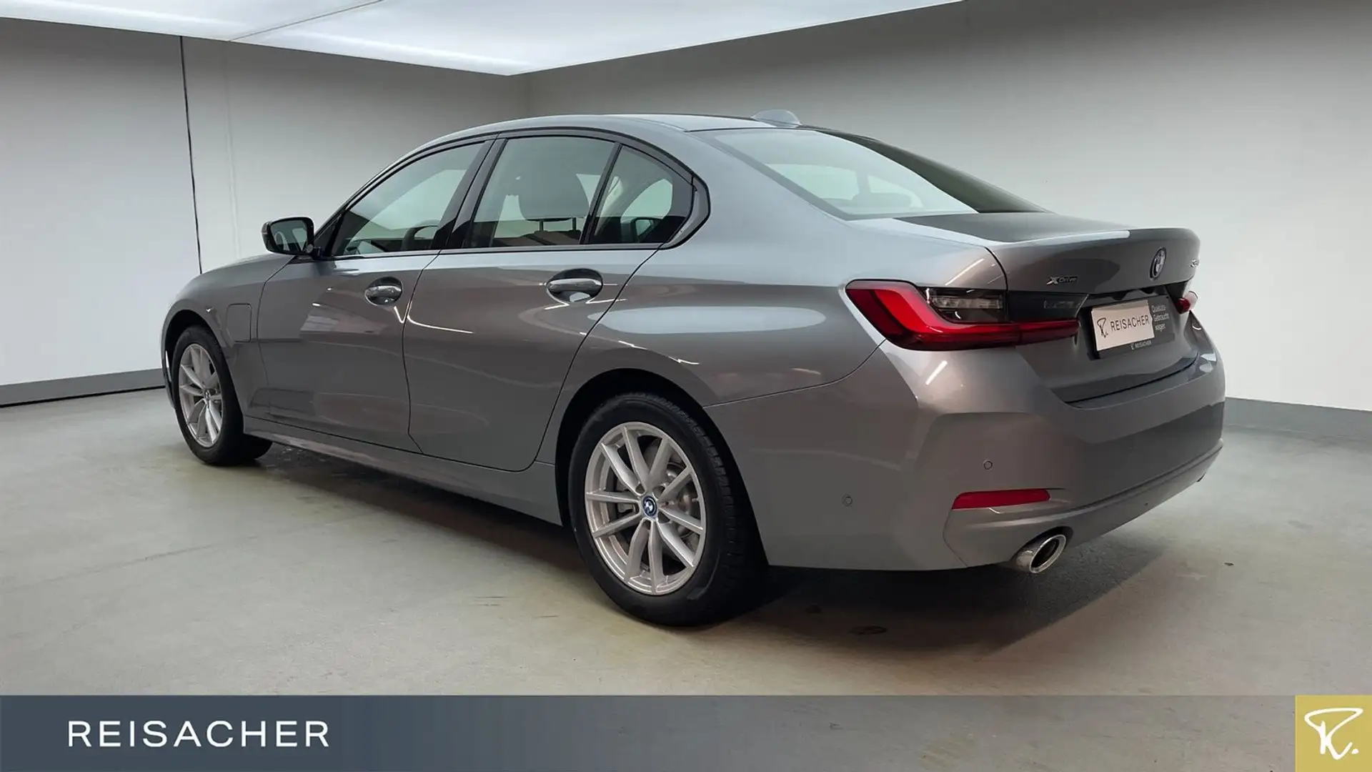 BMW 330 e A xDrive LCProf el.Sitz+Mem DA PA DLS Grau - 2