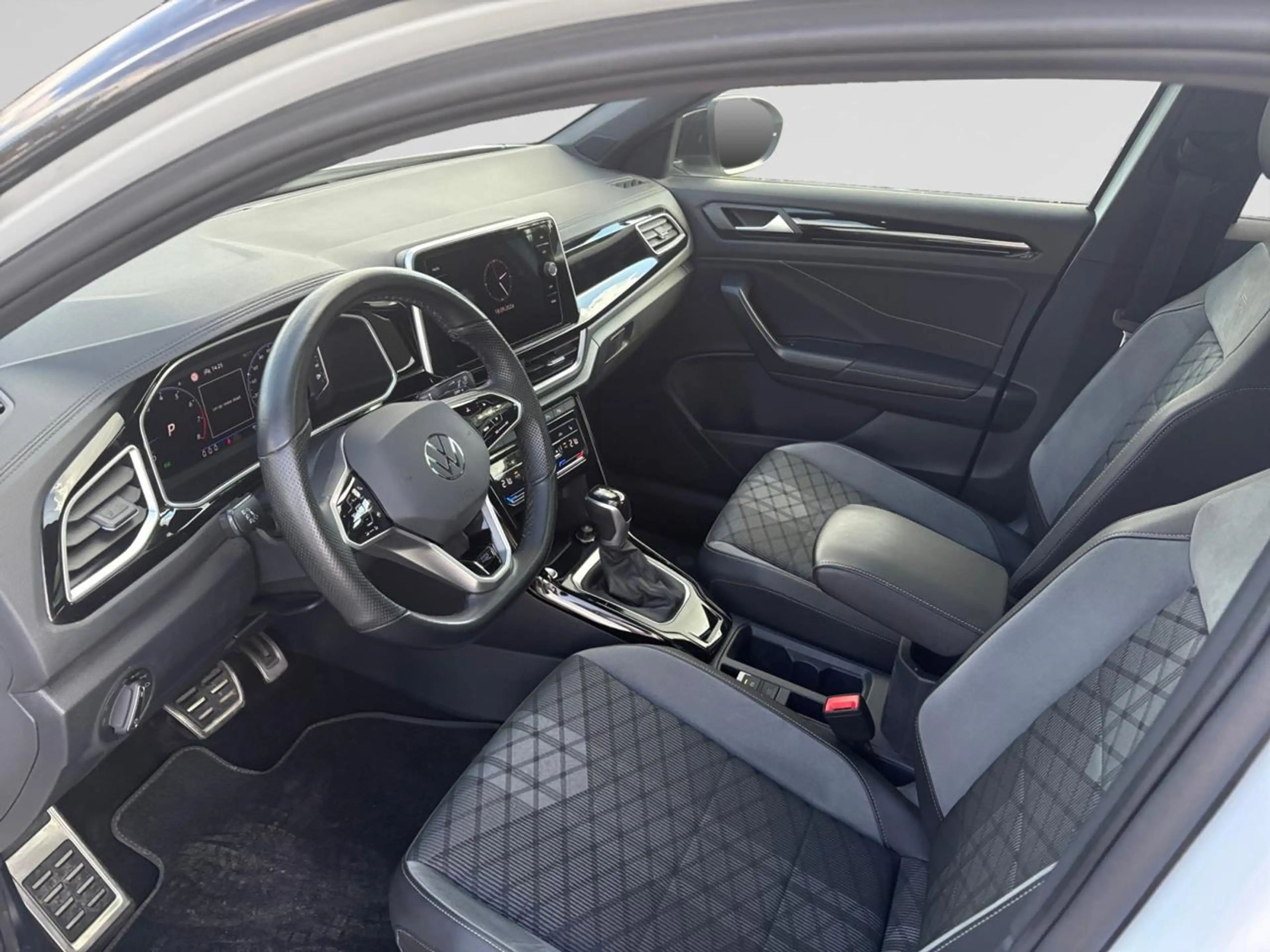Volkswagen T-Roc 1.5 TSI R-Line Business DSG — photo 9