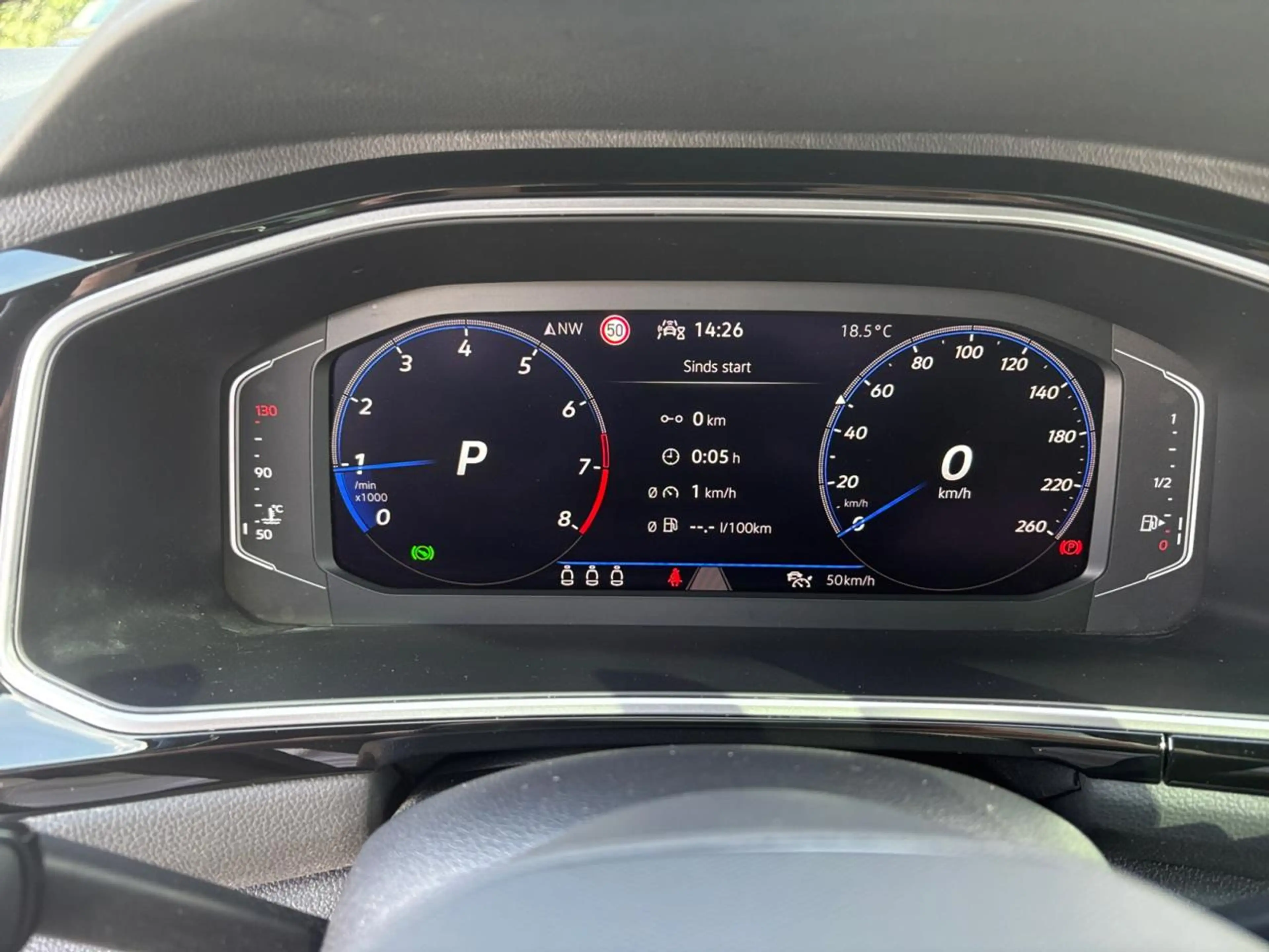 Volkswagen T-Roc 1.5 TSI R-Line Business DSG — photo 14