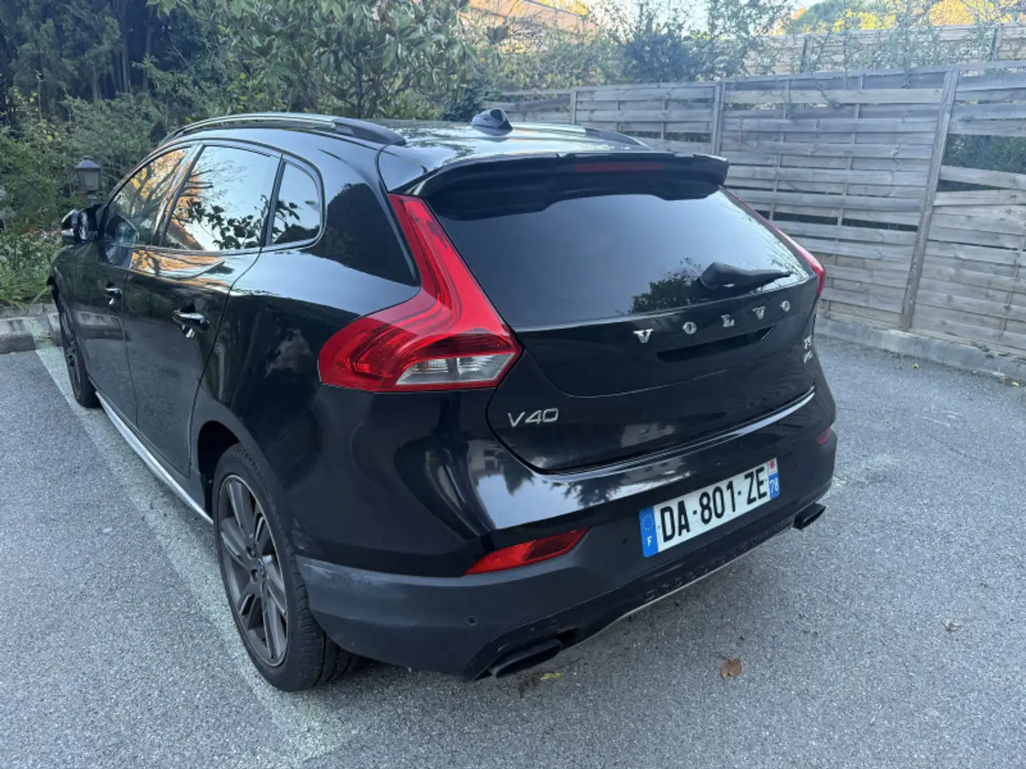 Volvo V40 T5 254CH START\u0026STOP SUMMUM GEARTRONIC Noir - 1