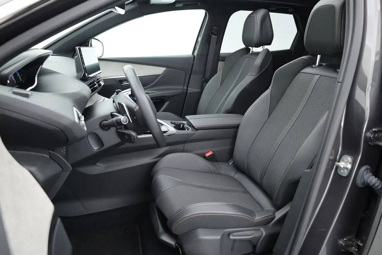 Peugeot 3008 1.6 Hybrid 225 GT Rijklaar! Pano Adapt. Crui, миниатюра 3