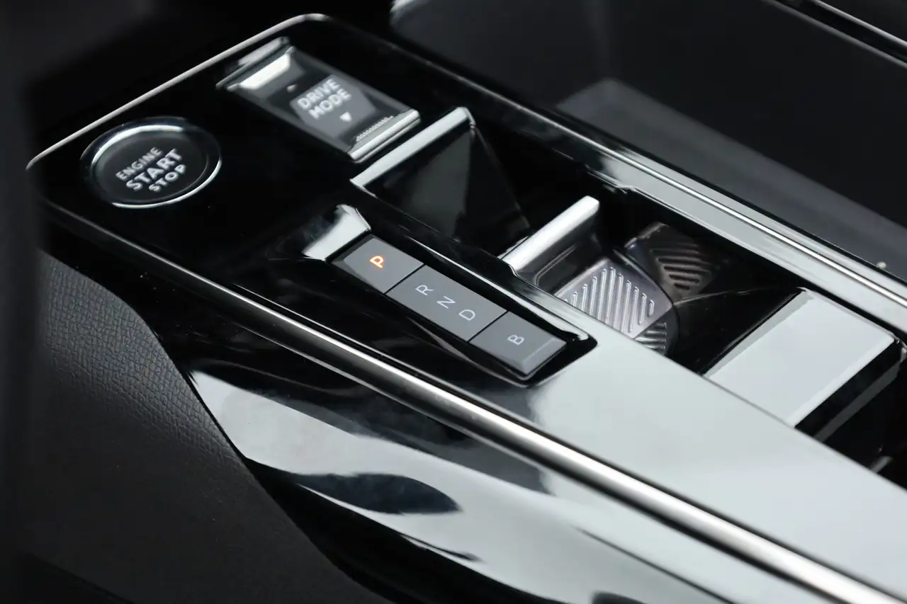 Peugeot 3008 1.6 Hybrid 225 GT Rijklaar! Pano Adapt. Crui, миниатюра 6