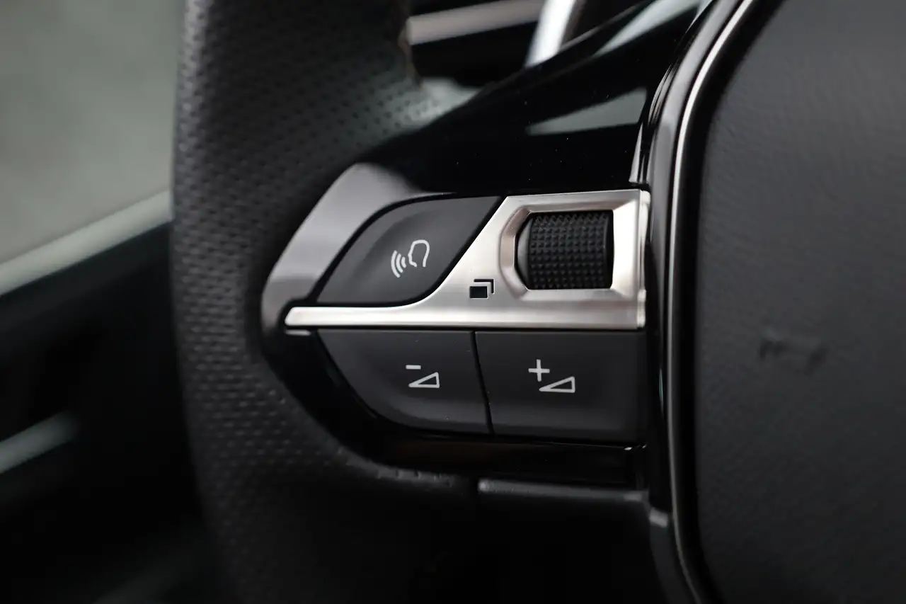 Peugeot 3008 1.6 Hybrid 225 GT Rijklaar! Pano Adapt. Crui, миниатюра 14