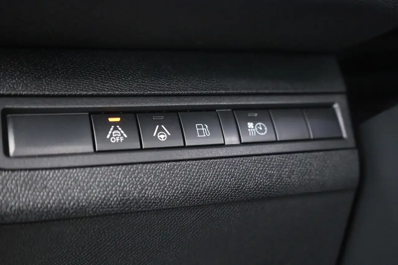 Peugeot 3008 1.6 Hybrid 225 GT Rijklaar! Pano Adapt. Crui, миниатюра 10