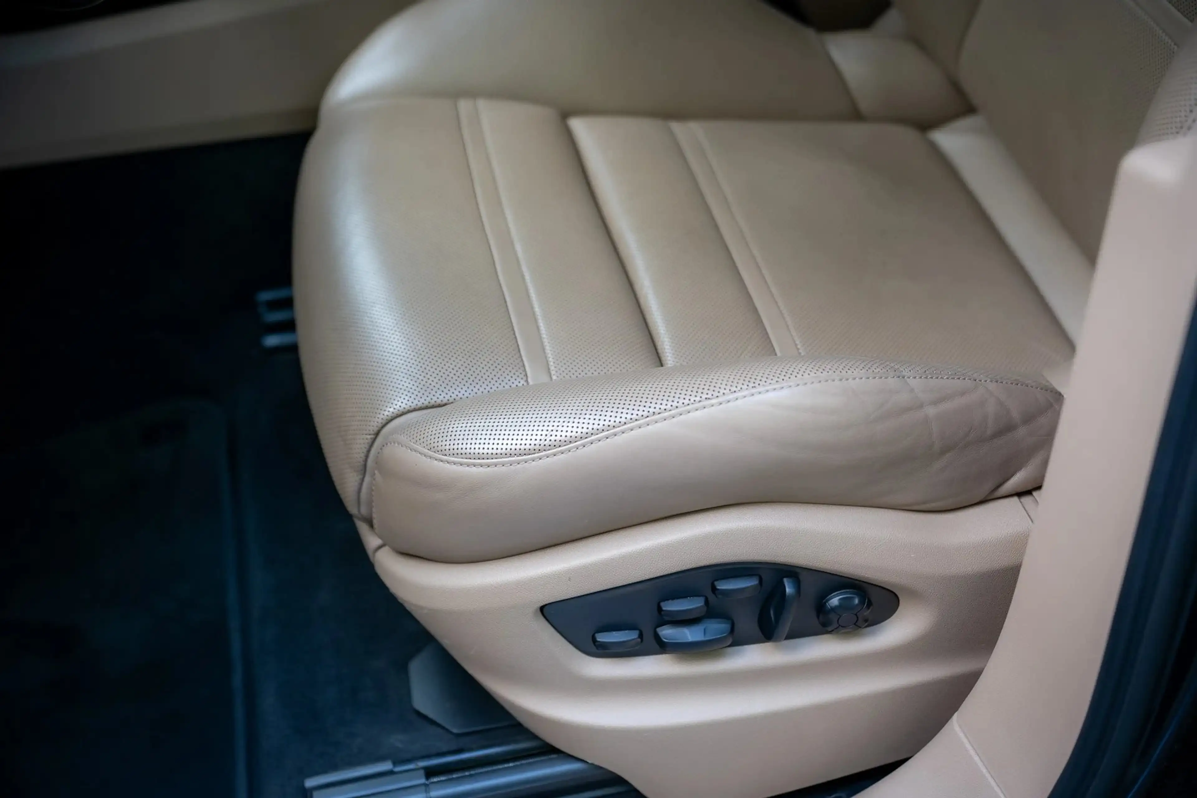 Porsche Cayenne S Coupé Platinum Edition · 440 PS · Luftfederung · Hinterachslenkung · Head-Up · 22 Zoll — photo 23