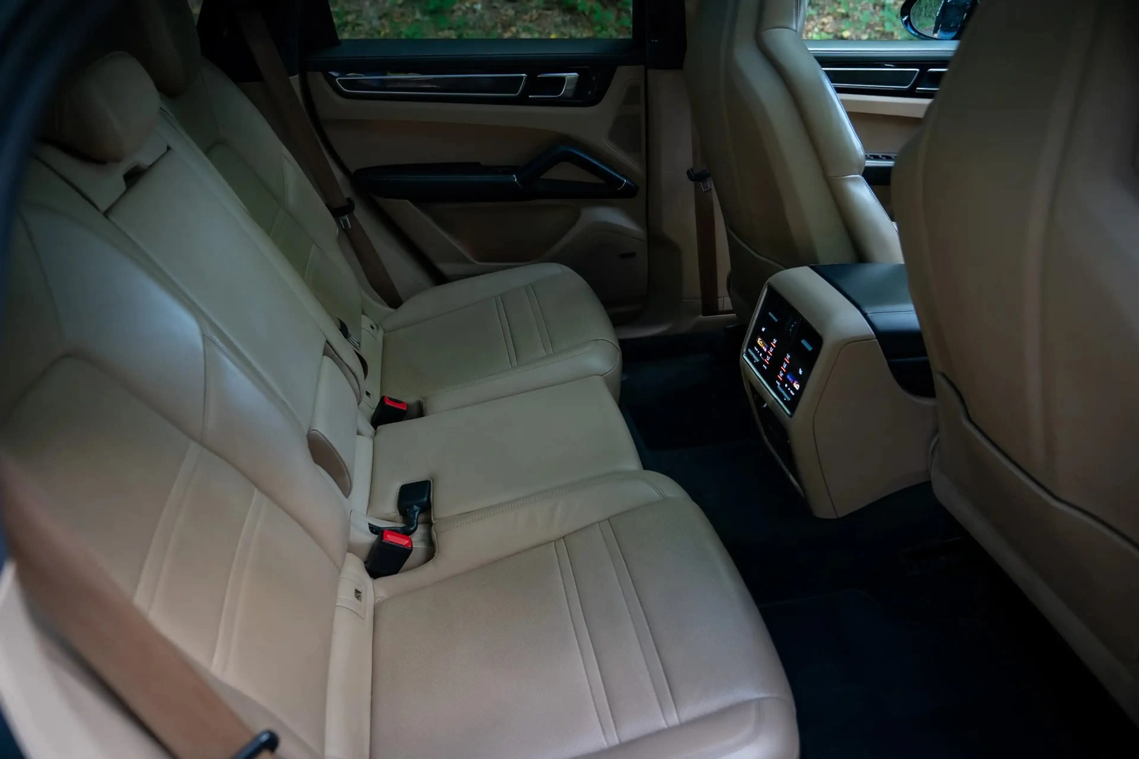 Porsche Cayenne S Coupé Platinum Edition · 440 PS · Luftfederung · Hinterachslenkung · Head-Up · 22 Zoll — photo 26