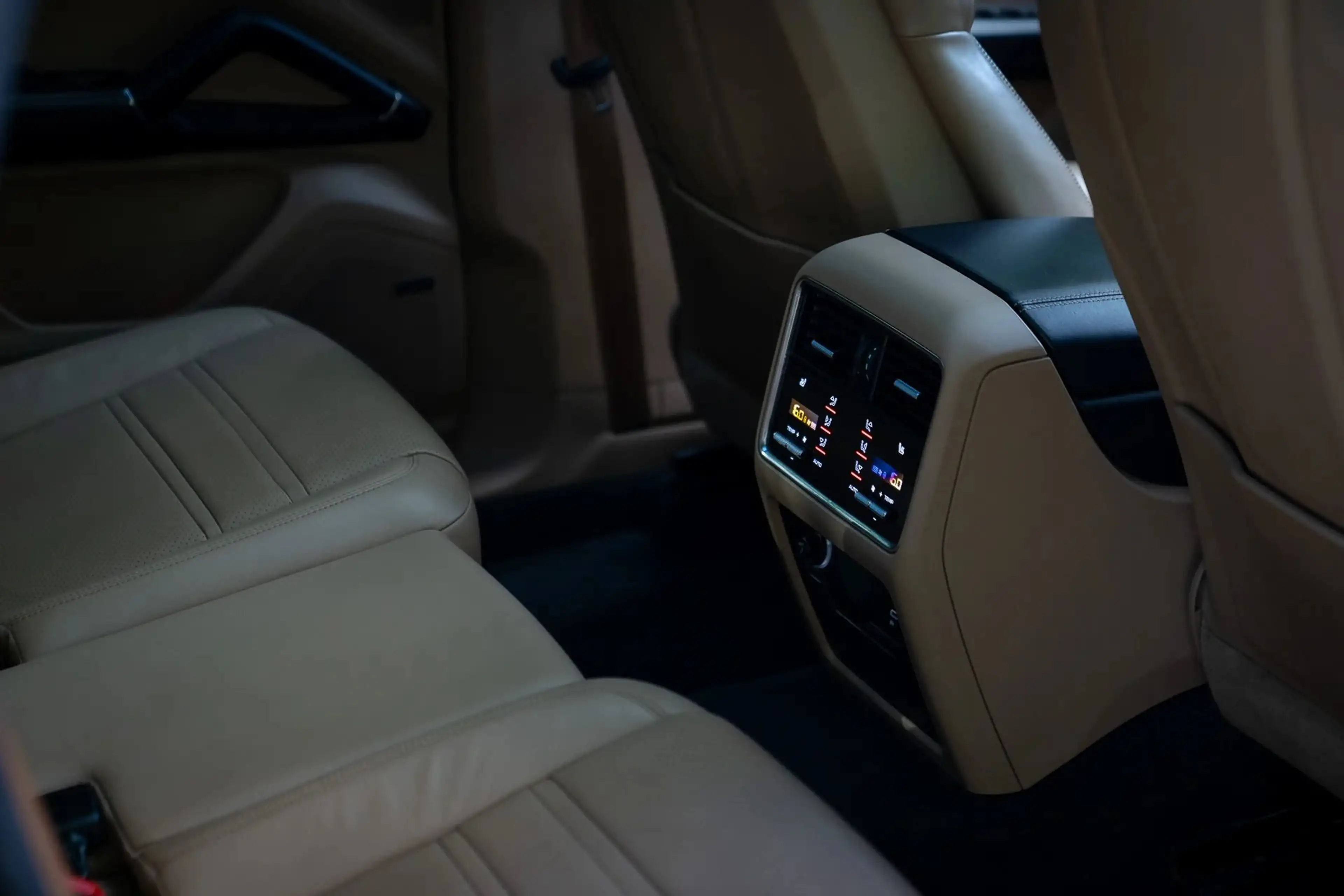 Porsche Cayenne S Coupé Platinum Edition · 440 PS · Luftfederung · Hinterachslenkung · Head-Up · 22 Zoll — photo 25