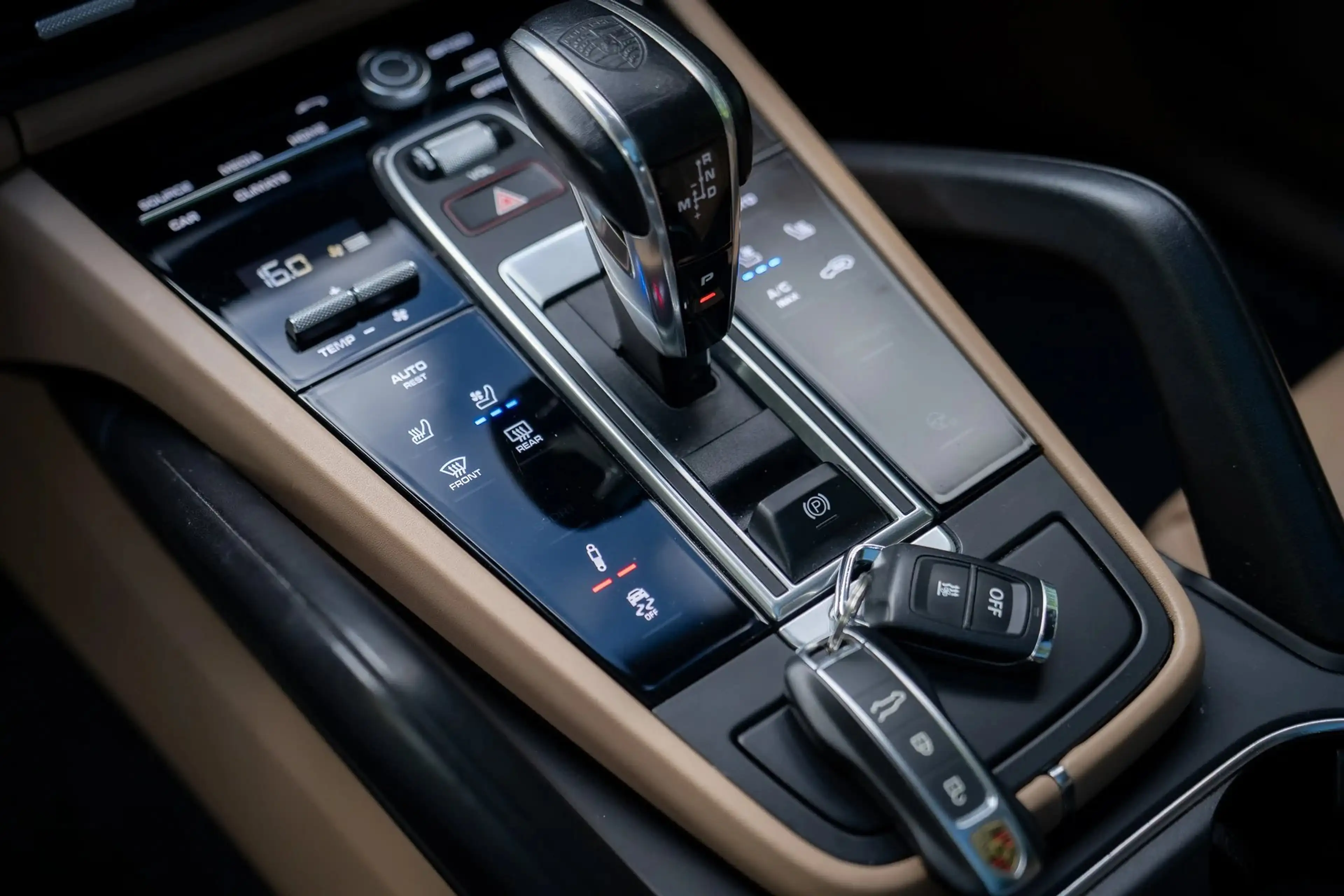 Porsche Cayenne S Coupé Platinum Edition · 440 PS · Luftfederung · Hinterachslenkung · Head-Up · 22 Zoll — photo 30