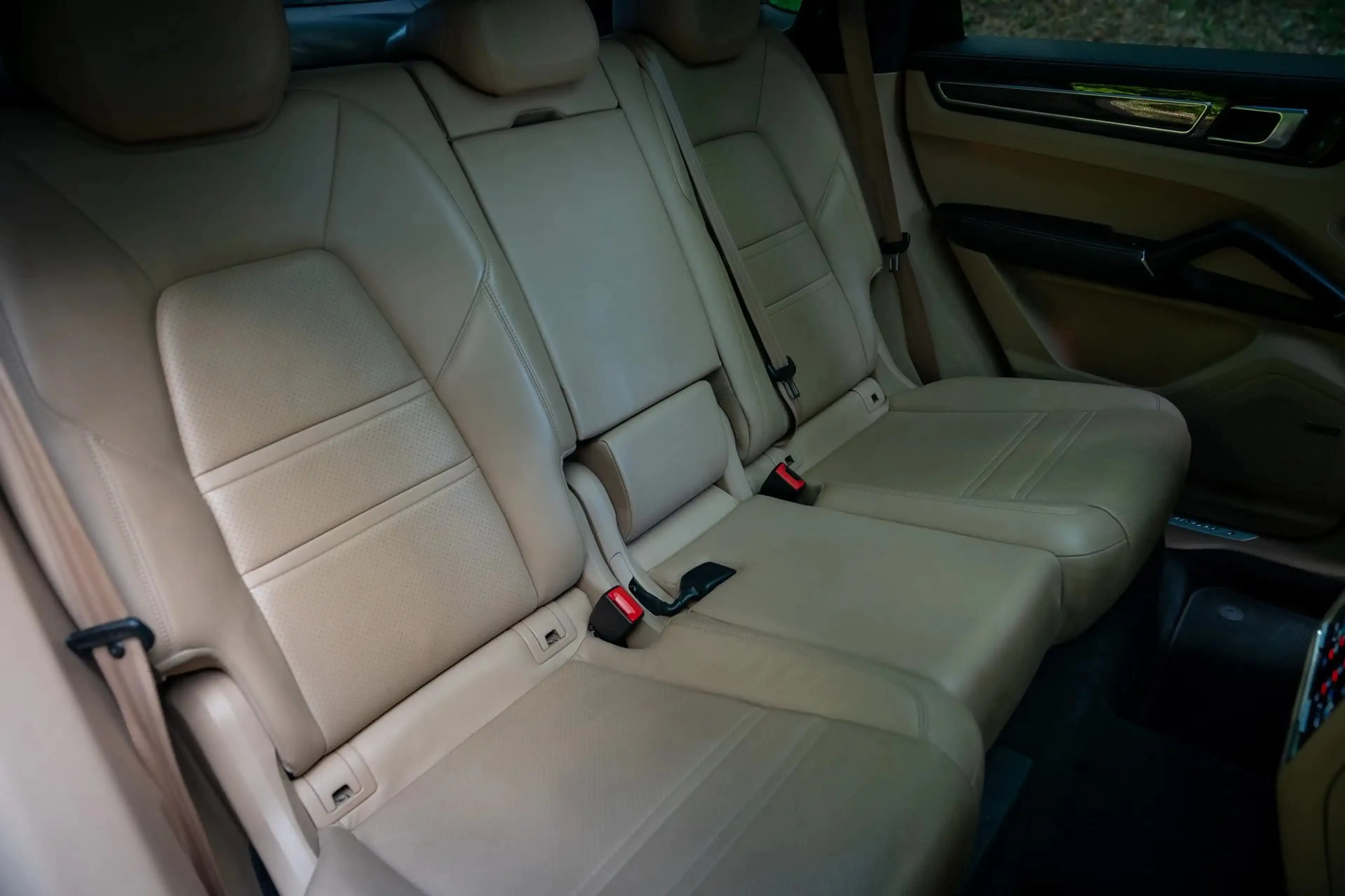 Porsche Cayenne S Coupé Platinum Edition · 440 PS · Luftfederung · Hinterachslenkung · Head-Up · 22 Zoll — photo 24