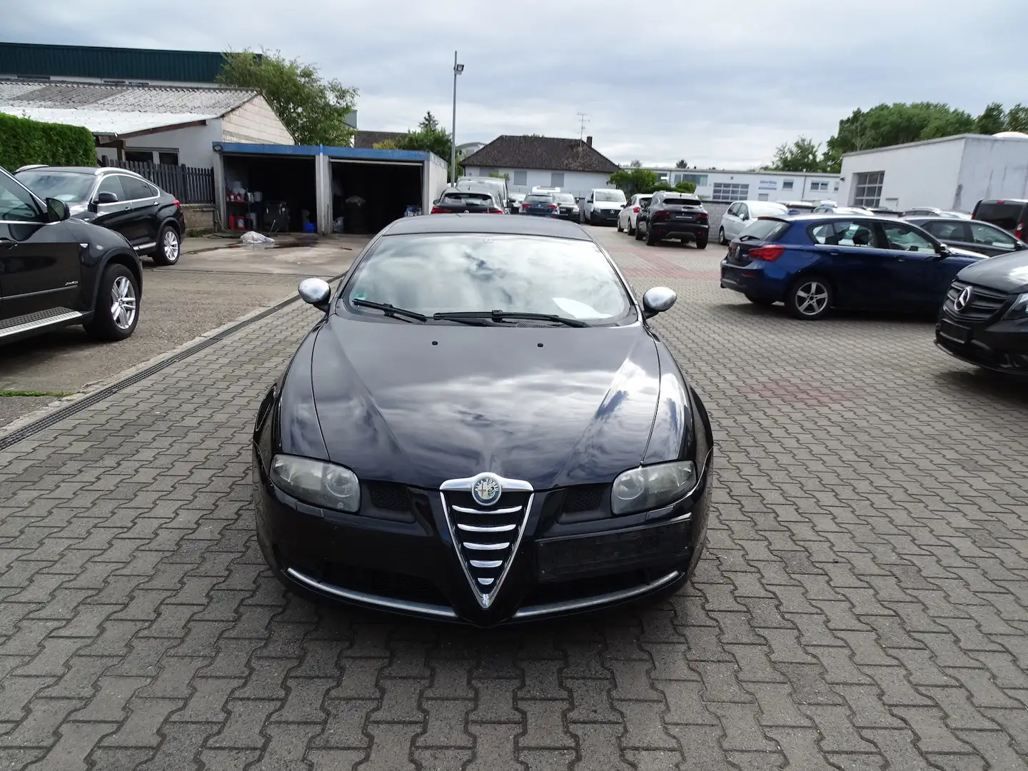 Alfa Romeo GT 2.0 16V JTS Progression Sportiva Schwarz - 2