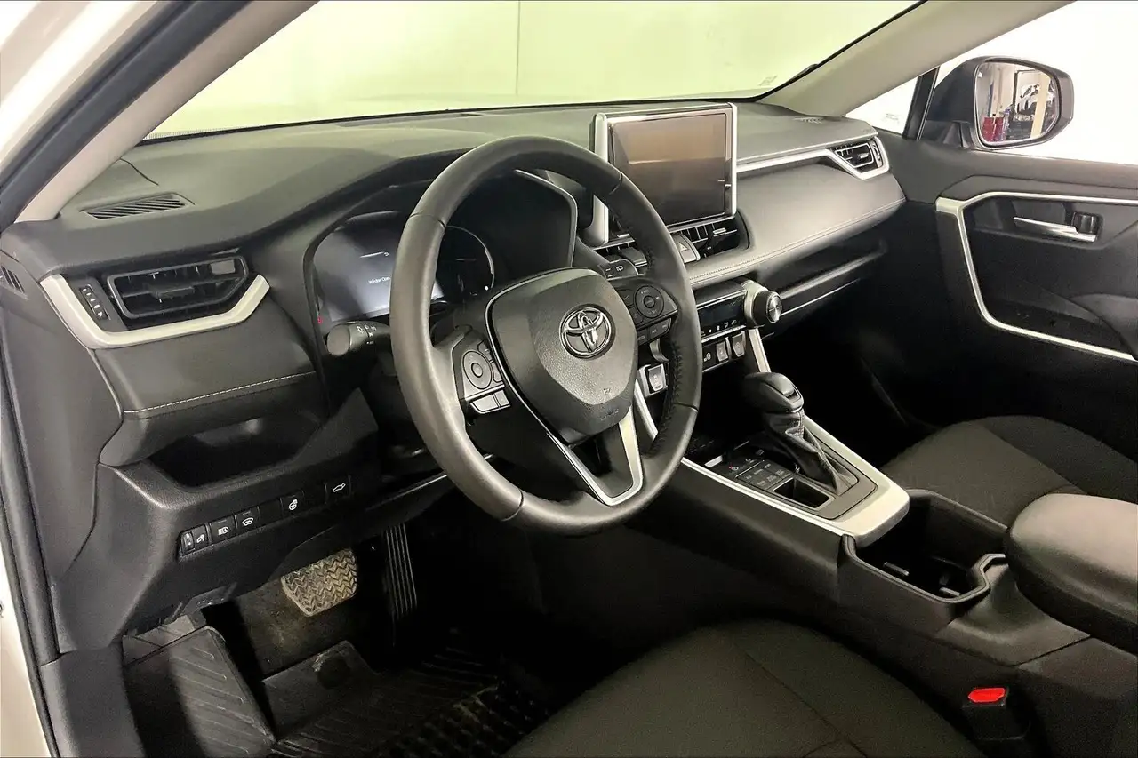 Toyota RAV 4 снимка Toyota RAV 4